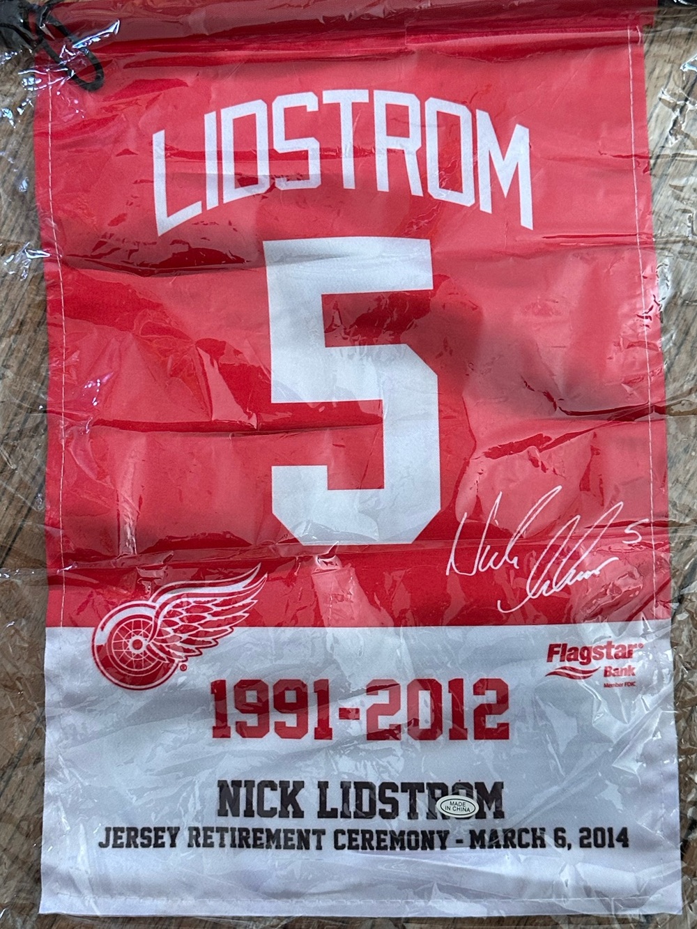 Nick Lidstrom commemorative banner